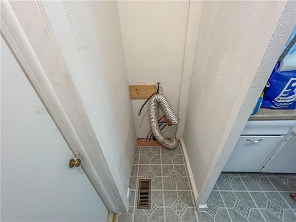 5th image of 307 N De Kalb St