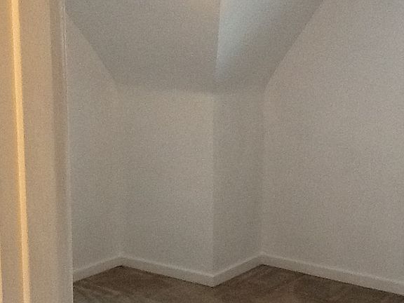 5th image of 220 Burdine Ave