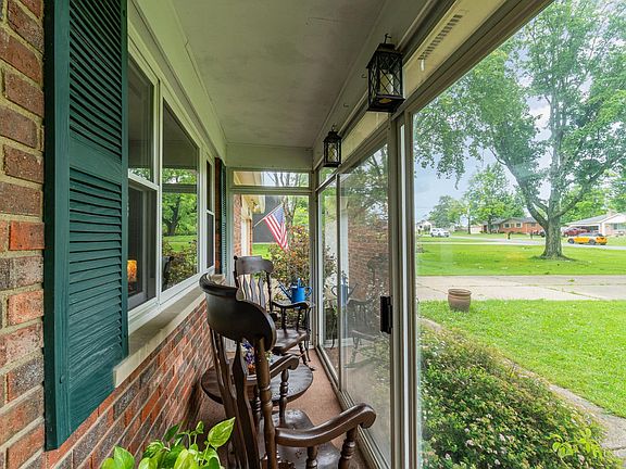 4th image of 9040 Saxton Dr