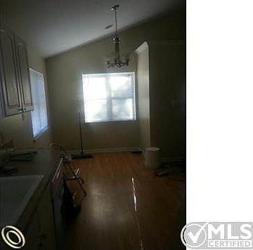 DINING ROOM.jpg