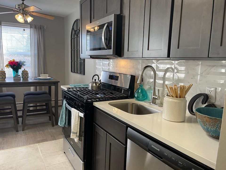 Hawthorne Living Apartment Rentals Central Islip, NY Zillow