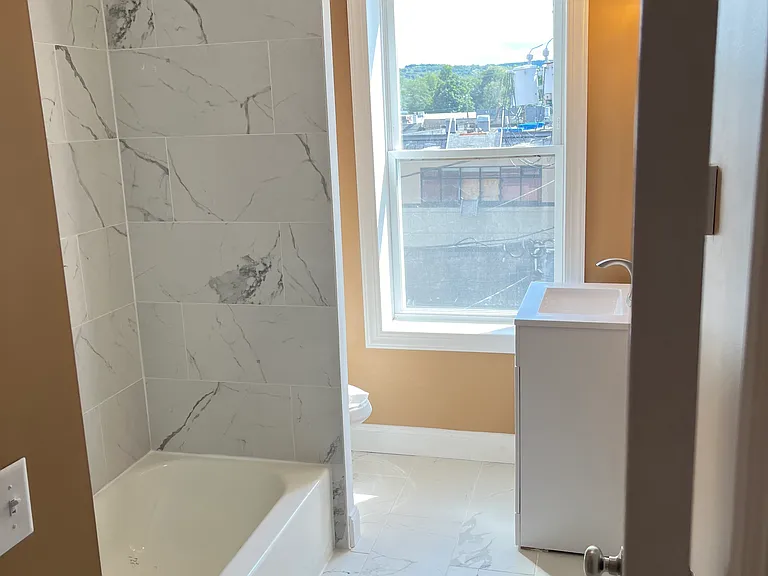 100-106 S Courtland St #4 — Photo 6