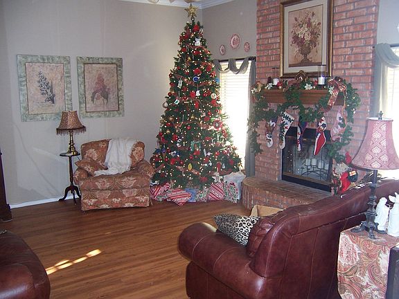 Spacious Living Rm w/ fireplace