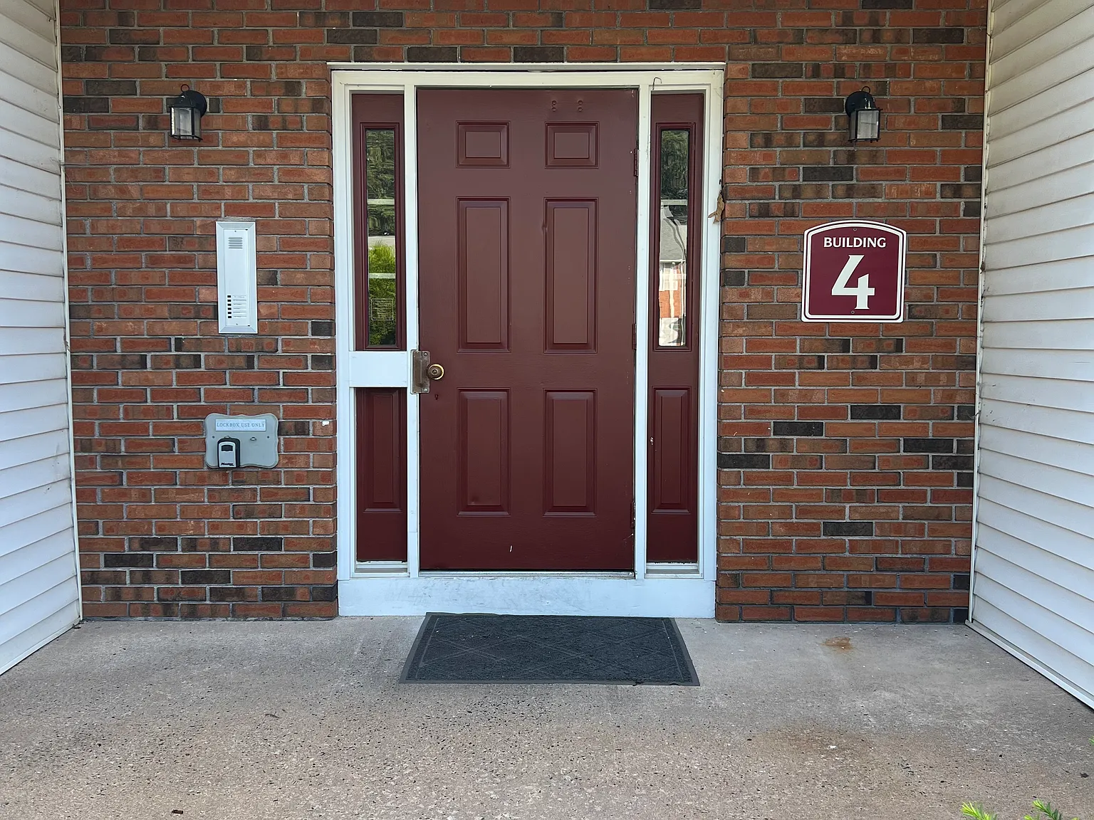 2 bed, 932 sqft, $2,075 — Photo 2