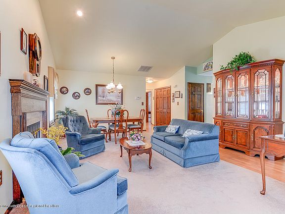 4th image of 2337 Mount Hood Ln
