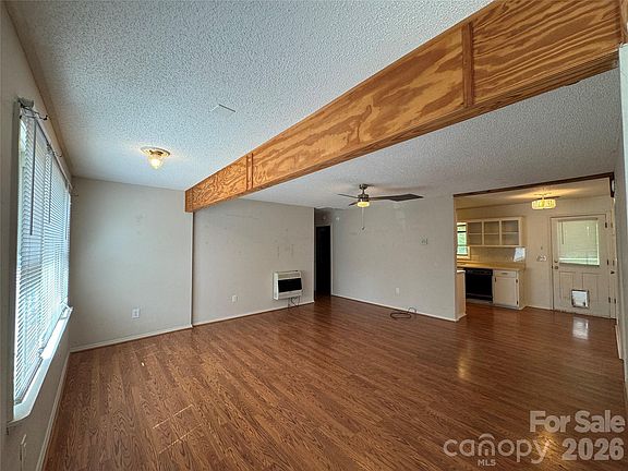 4th image of 337 Willow Run Dr