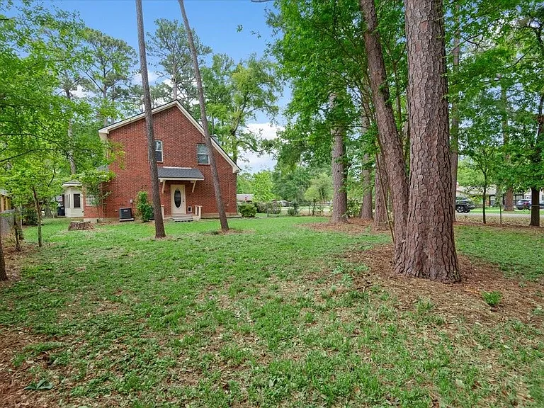 14151 Buckingham Ln — Photo 35