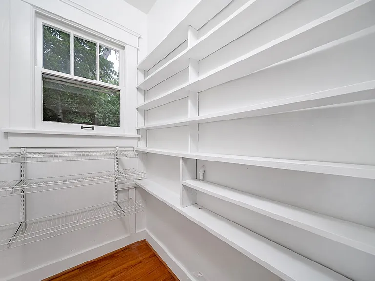 1710 Gale Ln — Photo 10