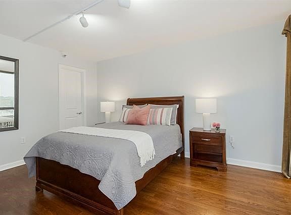 5th image of 600 E Admiral Blvd #902