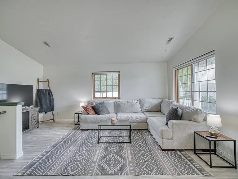 741 Clarence Ct — Photo 4