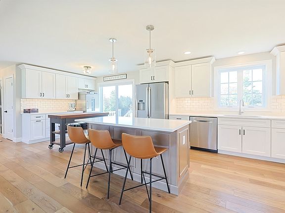 5th image of 11 Lighthouse Ln