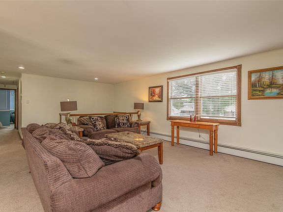 5th image of 12 Maureen Ln