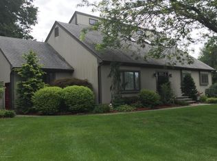 16 Trimbleford Ln, Middletown, NJ 07748