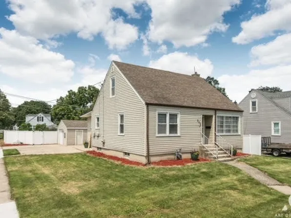 502 N Douglas Ave, Villa Park, IL 60181