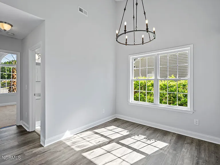724 Hillside Dr — Photo 10
