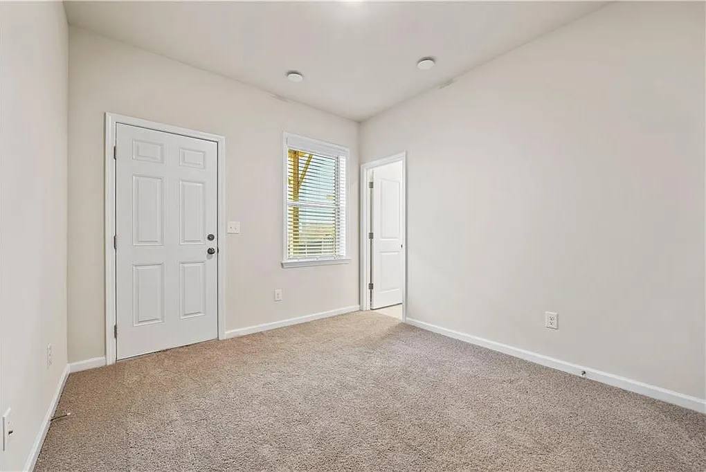 3 bed, 3.5 bath, 2201 sqft, $3,000 — Photo 4