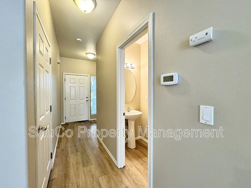 3 bed, 2.5 bath, 1600 sqft, $2,550 — Photo 4