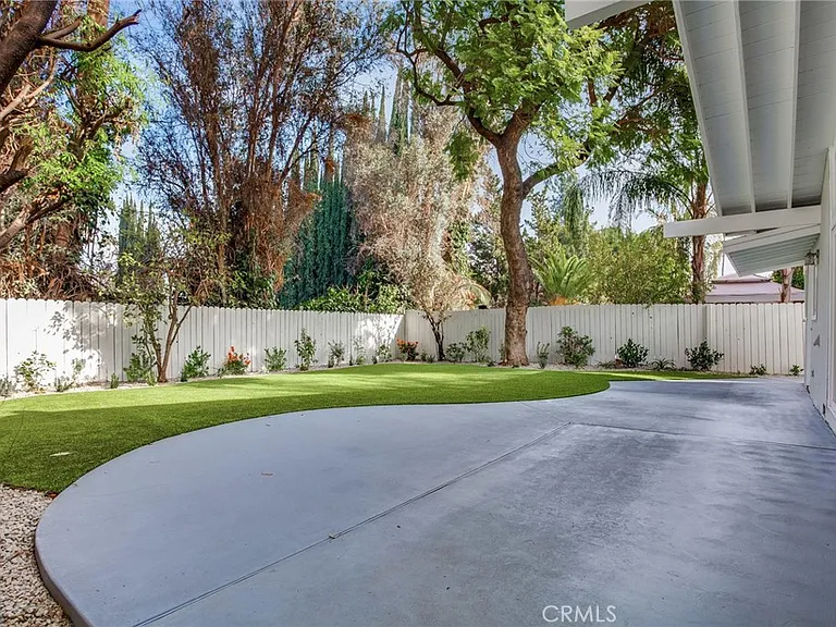 16231 Moorpark St — Photo 25