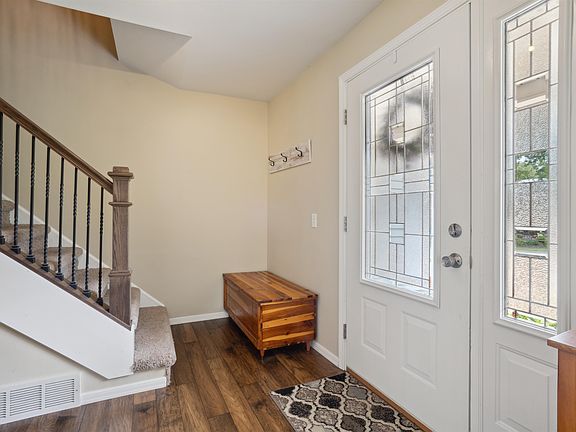 5th image of 512 Woodview Ln