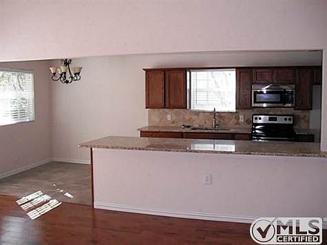 3rd image of 908 Moorhead Ct
