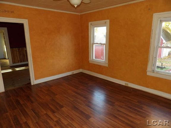 4th image of 218 E Hunt St