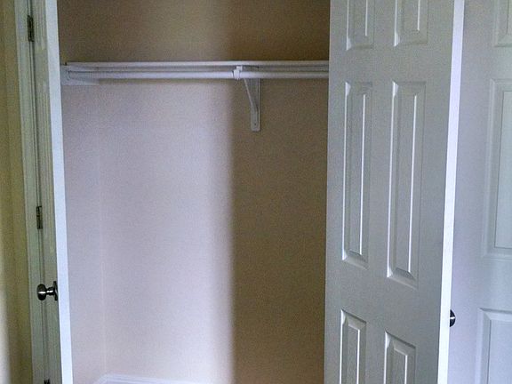 5th image of 805 Cambridge Dr