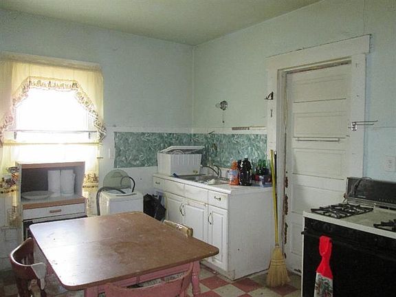 3rd image of 34 N Hedges St
