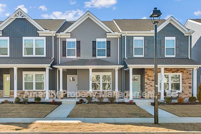 1st image of 1529 Stanford Ln