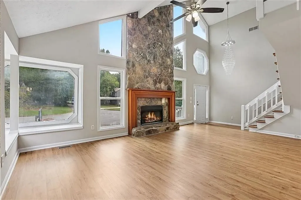 4 bed, 3.0 bath, 2642 sqft, $2,800 — Photo 4