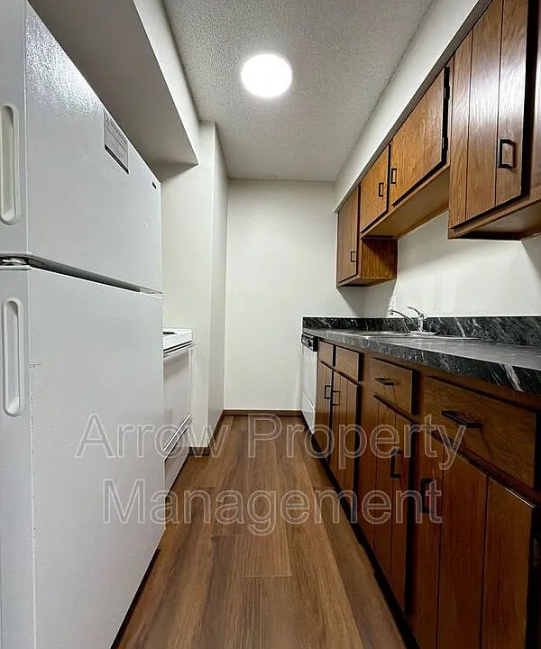 1431 D St #8