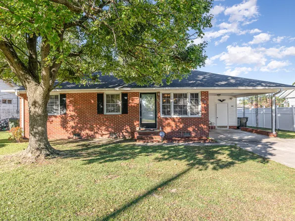 803 Holloman St, Mount Olive, NC 28365