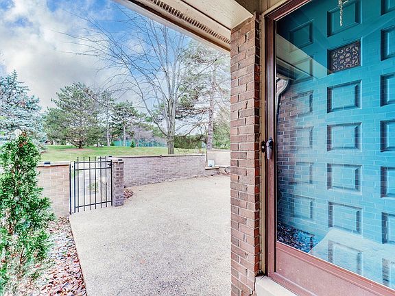 3rd image of 1631 S Hill Blvd