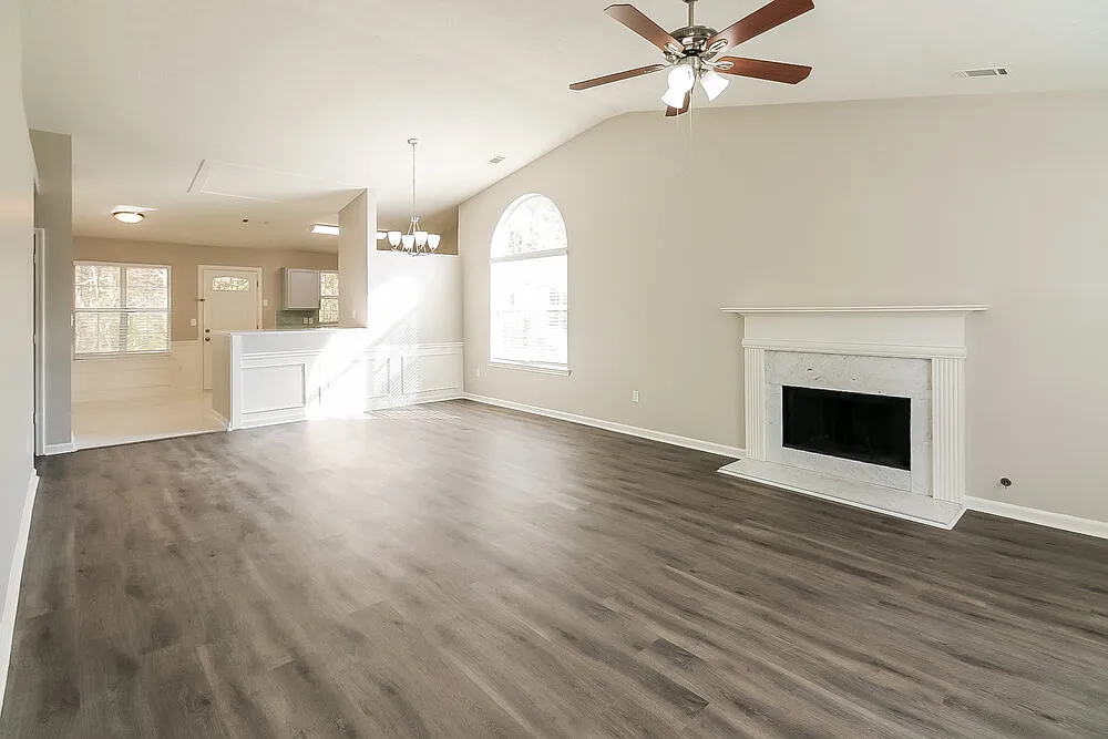 3 bed, 2.0 bath, 1468 sqft, $2,580 — Photo 3