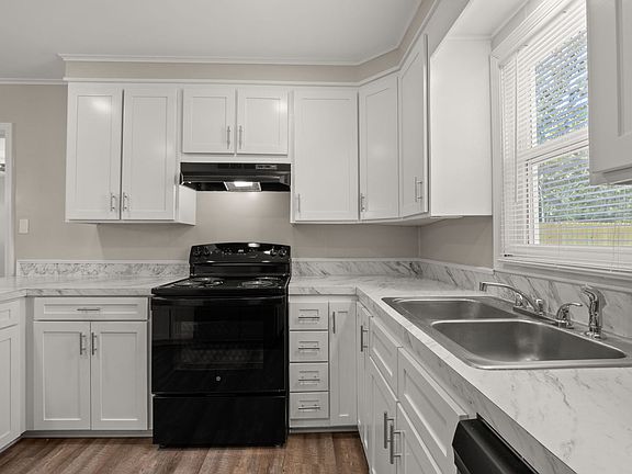 5th image of 411 Allen St