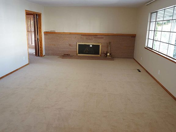 Large Living Room With Gas Fireplace