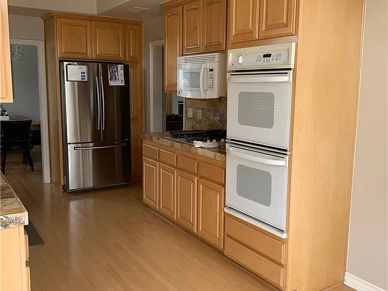 1007 Lilienthal Ln — Photo 2