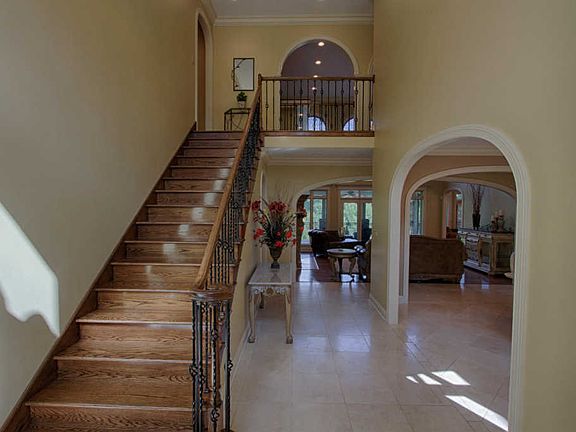 3rd image of 764 Gettysvue Dr