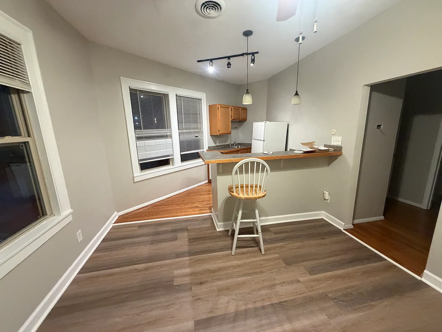1 bed, 700 sqft, $1,200 — Photo 3