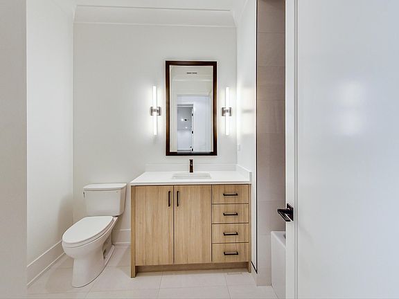2nd image of 4920 N Lincoln Ave #3S
