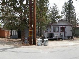 564 Pine Ln, Sugarloaf, CA 92386