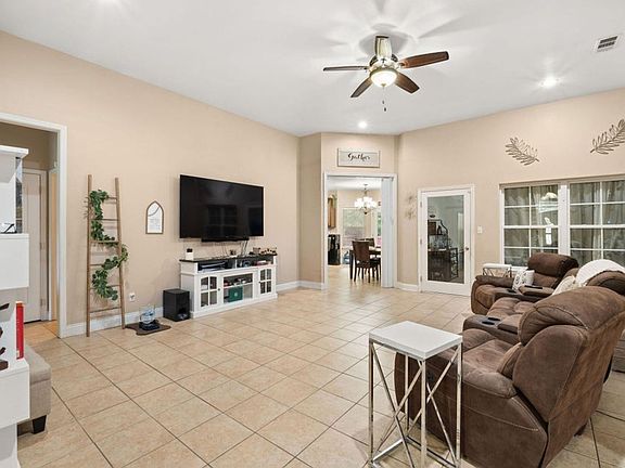 3rd image of 315 Veterans Ln