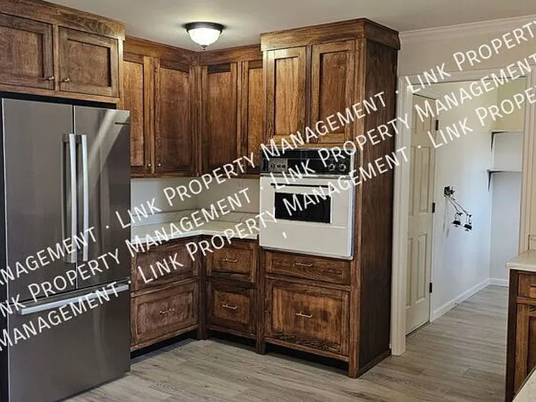 9328 Berkshire Cir — Photo 44