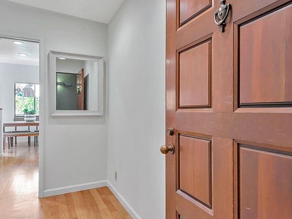 5th image of 724 Oak Grove Ave #3