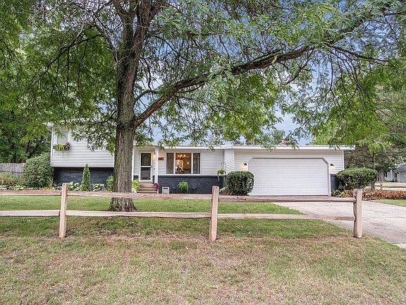 3rd image of 1985 Oak Cliff Dr NE