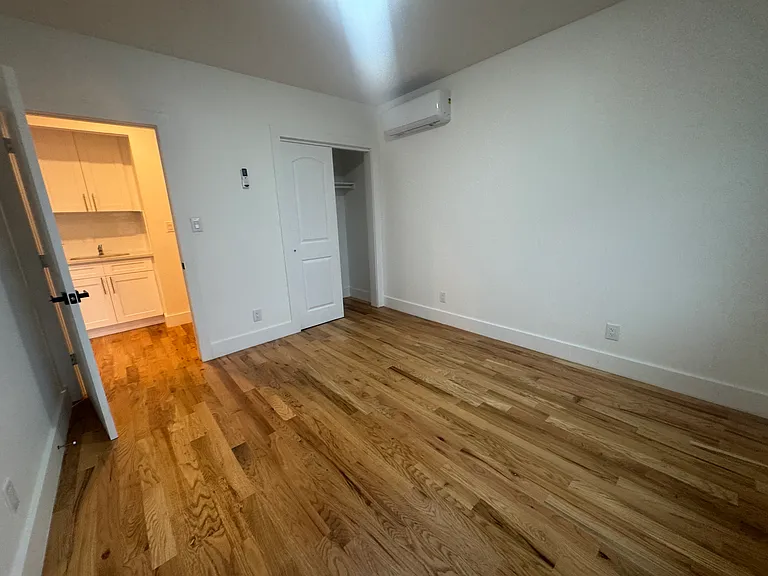 1052 Willoughby Ave #1F — Photo 6