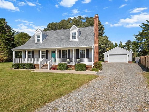 3rd image of 9074 Woods Edge Dr