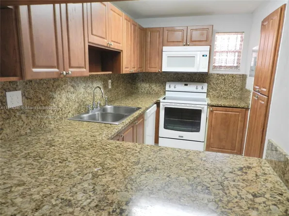 1890 W 56th St APT 1120, Hialeah, FL 33012