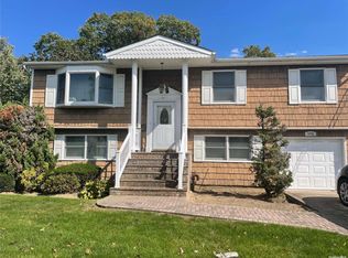 598 Centre Ave, Lindenhurst, NY 11757