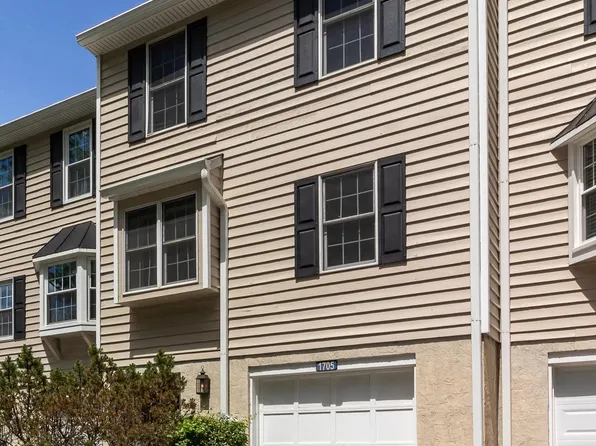 1705 N Glen Dr, Glen Mills, PA 19342