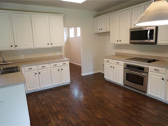 3rd image of 1416 Sleepy Hollow Dr